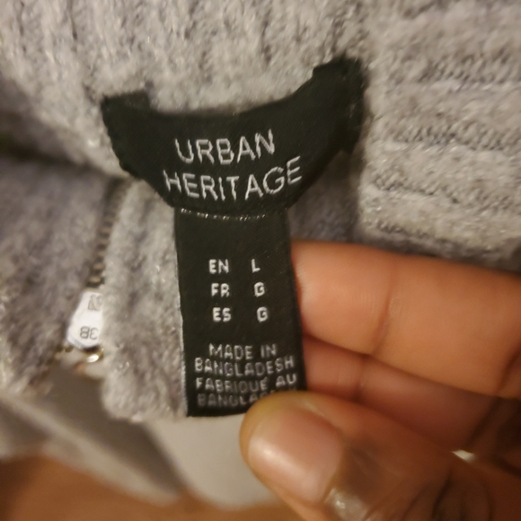 Sweatshirt - Picture 2 of 4